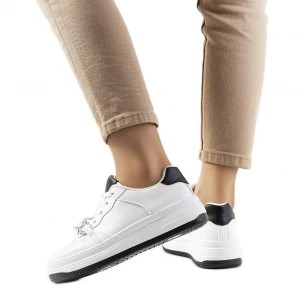 Zdjęcie produktu Białe sneakersy z łańcuszkiem Maring czarne Inna marka