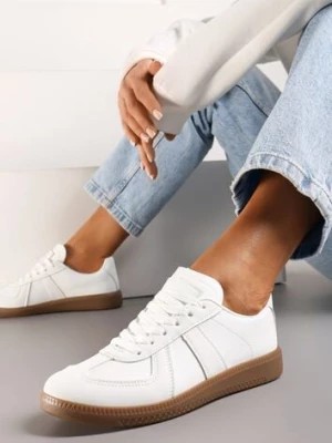 Zdjęcie produktu Białe Sznurowane Sneakersy na Brązowej Podeszwie z Przeszyciami Assetnima