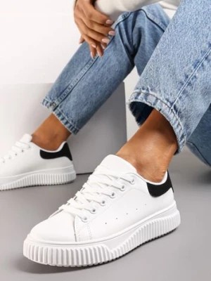 Zdjęcie produktu Biało-Czarne Sznurowane Sneakersy z Metaliczną Wstawką i Żłobieniami Komparre