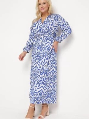 Zdjęcie produktu Biało-Niebieska Sukienka z Wiskozy z Wiązanym Paskiem Ozdobiona Ornamentalnym Błyszczącym Wzorem Eosia