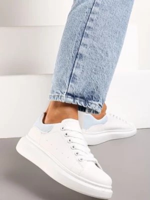 Zdjęcie produktu Biało-Niebieskie Sneakersy na Gładkiej Platformie z Ozdobną Wstawką z Tyłu Crisulla