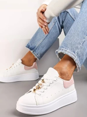Zdjęcie produktu Biało-Różowe Sneakersy na Platformie z Metaliczną Wstawką Grevaja