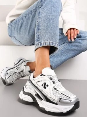 Zdjęcie produktu Biało-Srebrne Sneakersy na Grubej Podeszwie Ozdobione Siateczkowymi Wstawkami Korianna