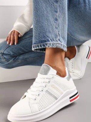 Zdjęcie produktu Biało-Srebrne Sneakersy na Płaskiej Podeszwie z Ozdobną Perforacją i Brokatem Lireania