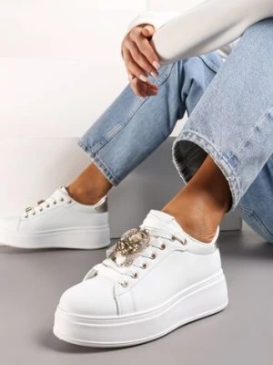 Zdjęcie produktu Biało-Złote Sneakersy z Platformą i Odpinanymi Biżuteryjnymi Aplikacjami na Sznurówkach Tamaki