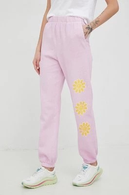 Zdjęcie produktu Billabong spodnie dresowe bawełniane X SMILEY damskie kolor fioletowy z nadrukiem