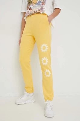 Zdjęcie produktu Billabong spodnie dresowe bawełniane X SMILEY damskie kolor żółty z nadrukiem