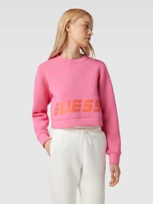 Zdjęcie produktu Bluza krótka z nadrukiem z logo model ‘ALETHA’ Guess Activewear