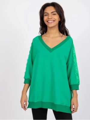 Zdjęcie produktu Bluzka damska z koronkowymi wstawkami na rękawach - zielona RUE PARIS