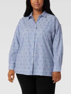Zdjęcie produktu Bluzka koszulowa PLUS SIZE z wyszywanym logo na całej powierzchni, model „Fabriano” Marina Rinaldi