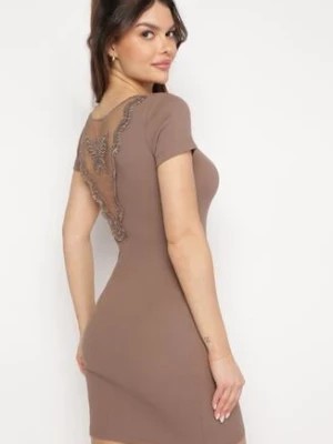 Zdjęcie produktu Brązowa Sukienka z Bawełny w Prążki z Siateczką i Motylkiem na Plecach Listeria