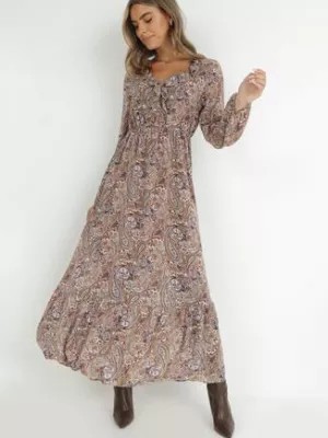 Zdjęcie produktu Brązowo-Beżowa Sukienka z Falbanką przy Dekolcie w Ornamentalny Wzór isha