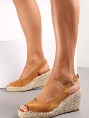 Zdjęcie produktu Brązowe Plecione Sandały na Koturnie z Odkrytym Noskiem Christlyn
