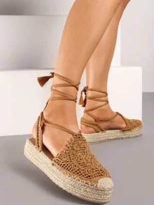 Zdjęcie produktu Brązowe Wiązane Sandały na Plecionej Platformie z Szydełkową Cholewką Avelley