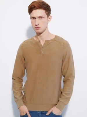 Zdjęcie produktu Brązowy sweter męski z guzikami OCHNIK