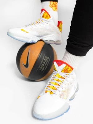 Zdjęcie produktu Buty do koszykówki męskie Nike LeBron XIX Low Magic Fruity Pebbles