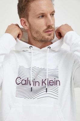 Zdjęcie produktu Calvin Klein bluza bawełniana męska kolor biały z kapturem z nadrukiem
