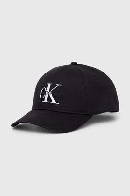 Zdjęcie produktu Calvin Klein Jeans czapka z daszkiem bawełniana kolor czarny z aplikacją