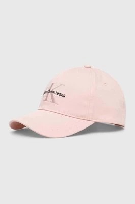 Zdjęcie produktu Calvin Klein Jeans czapka z daszkiem bawełniana kolor różowy z aplikacją