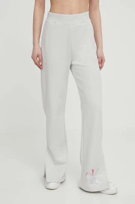 Zdjęcie produktu Calvin Klein Jeans spodnie dresowe bawełniane kolor szary z nadrukiem