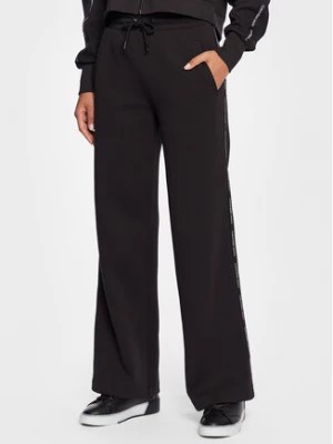 Zdjęcie produktu Calvin Klein Jeans Spodnie dresowe J20J220962 Czarny Regular Fit