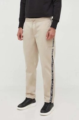 Zdjęcie produktu Calvin Klein Jeans spodnie dresowe kolor beżowy z aplikacją