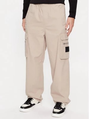 Zdjęcie produktu Calvin Klein Jeans Spodnie materiałowe J30J324444 Beżowy Relaxed Fit