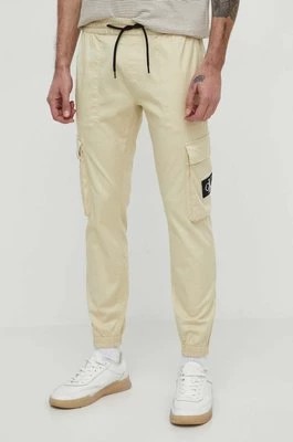 Zdjęcie produktu Calvin Klein Jeans spodnie męskie kolor beżowy w fasonie cargo