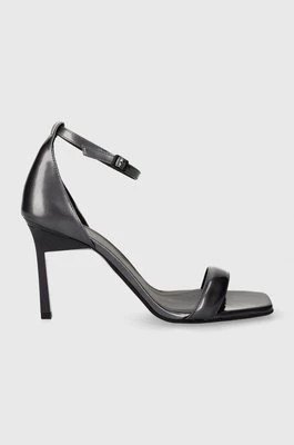 Zdjęcie produktu Calvin Klein sandały skórzane GEO STIL SQUARE SANDAL 90-PEARL kolor szary HW0HW01993