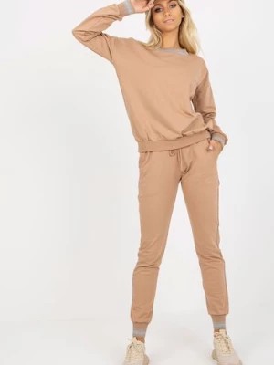Zdjęcie produktu Camelowy damski komplet dresowy z bluzą bez kaptura RELEVANCE