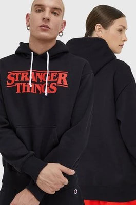 Zdjęcie produktu Champion bluza xStranger Things kolor czarny z kapturem z nadrukiem