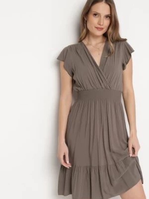 Zdjęcie produktu Ciemnobeżowa Bawełniana Sukienka z Szeroką Gumką w Talii i Falbankami Oclarinda