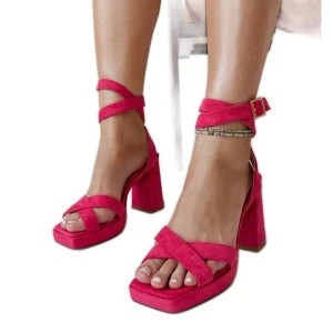 Zdjęcie produktu Ciemnoróżowe zamszowe sandały na słupku Salla Inna marka