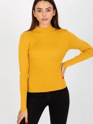 Zdjęcie produktu Ciemnożółty gładki sweter z półgolfem w prążki