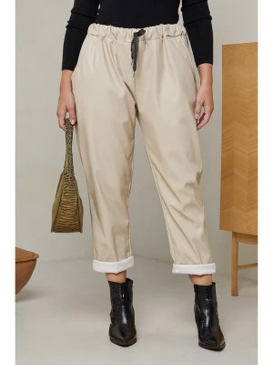 Zdjęcie produktu Curvy Lady Spodnie w kolorze beżowym ze skóry syntetycznej rozmiar: 44/46