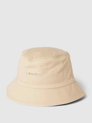 Zdjęcie produktu Czapka typu bucket hat z detalem z logo CK Calvin Klein