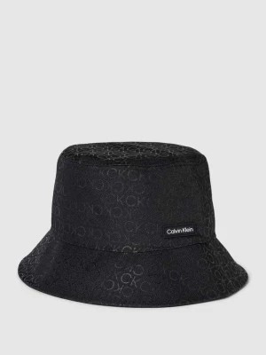 Zdjęcie produktu Czapka typu bucket hat z nadrukiem z logo na całej powierzchni model ‘MONOGRAM’ CK Calvin Klein