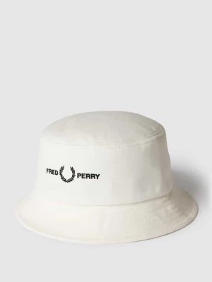 Zdjęcie produktu Czapka typu bucket hat z wyhaftowanym logo model ‘Graphic Branded Twill Buc’ Fred Perry
