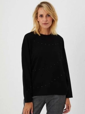 Zdjęcie produktu Czarna bluza damska z ozdobnymi dżetami Moodo