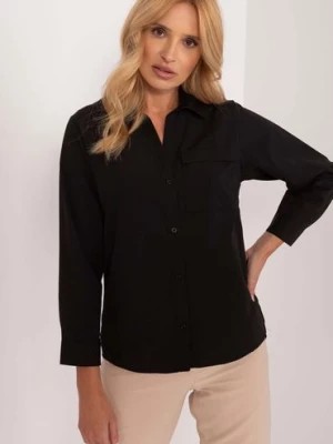 Zdjęcie produktu Czarna koszula damska z domieszką bawełny z kieszonką