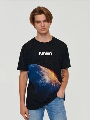 Zdjęcie produktu Czarna koszulka z nadrukiem NASA House