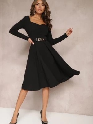 Zdjęcie produktu Czarna Rozkloszowana Sukienka Midi z Guzikami i Głębokim Dekoltem Salaria