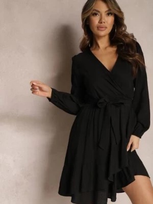 Zdjęcie produktu Czarna Rozkloszowana Sukienka Midi z Paskiem w Talii i Kopertowym Dekoltem Gemiora