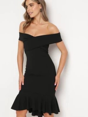 Zdjęcie produktu Czarna Sukienka Dopasowana z Hiszpańskim Dekoltem i Falbanką na Dole Reantia