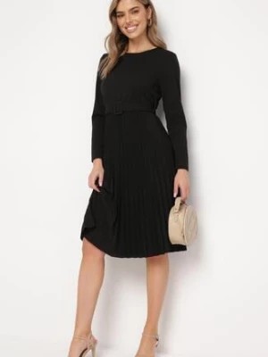 Zdjęcie produktu Czarna Sukienka Midi z Plisowaną Spódnicą i Paskiem Ondinetta