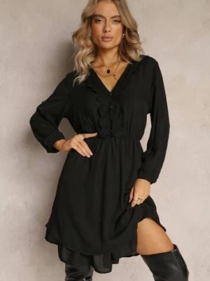 Zdjęcie produktu Czarna Sukienka Mini z Gumką w Talii i Koronkowymi Wstawkami Kelia