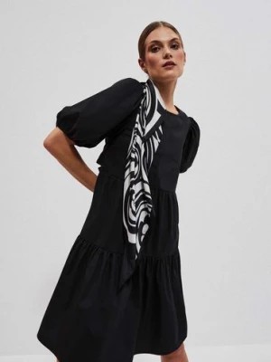 Zdjęcie produktu Czarna trapezowa sukienka damska z odkrytymi plecami Moodo