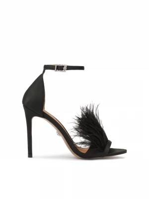 Zdjęcie produktu Czarne sandały zdobione piórami Kazar