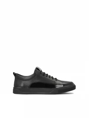 Zdjęcie produktu Czarne skórzane sneakersy męskie z lakierowanymi wstawkami Kazar