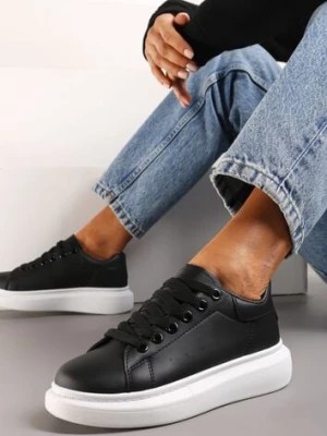 Zdjęcie produktu Czarne Sneakersy na Gładkiej Platformie z Ozdobną Wstawką z Tyłu Crisulla
